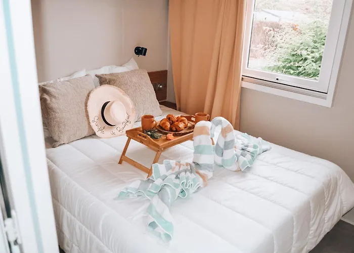 - De La Campingplatz *